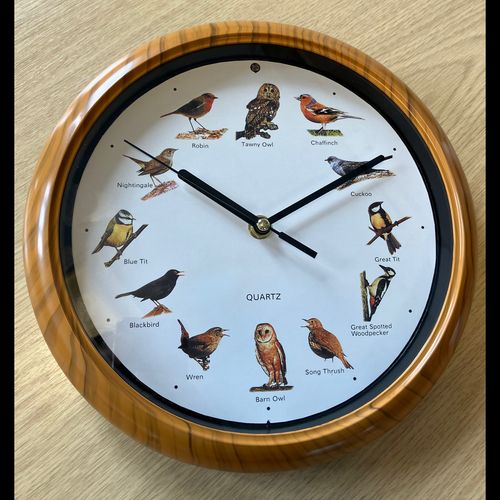 Wood Effect Frame Bird Song Clock